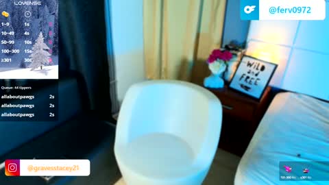 Snapshot of staceygraves_ chatting on December 13, 2024, 5:00 pm online show from December 13, 2024, 5:00 pm