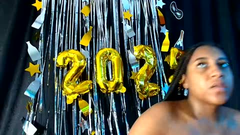 Snapshot of staceygraves_ chatting on December 31, 2024, 2:03 pm online show from December 31, 2024, 2:03 pm