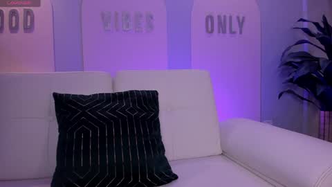 Snapshot of staceywood_ chatting on April 9, 2026, 12:10 pm Stacy Woods online show from April 9, 2026, 12:10 pm