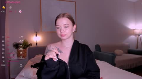 Snapshot of stacy__bloom chatting on January 6, 2025, 5:08 am Emily online show from January 6, 2025, 5:08 am