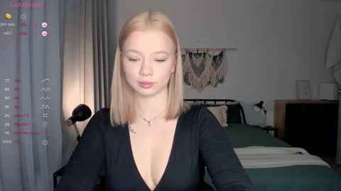 Snapshot of stacy__bloom chatting on January 16, 2025, 7:52 pm Emily online show from January 16, 2025, 7:52 pm