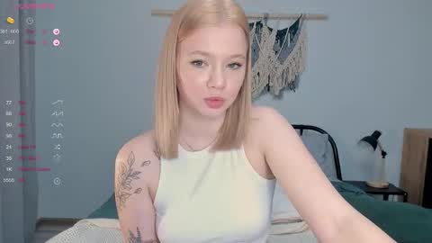 Snapshot of stacy__bloom chatting on January 17, 2025, 1:57 am Emily online show from January 17, 2025, 1:57 am