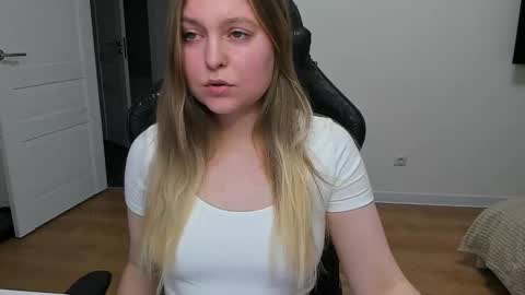 Snapshot of stacy_miraclee chatting on February 4, 2026, 3:29 pm Stacy online show from February 4, 2026, 3:29 pm