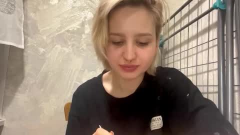 Snapshot of stacytrayler chatting on February 25, 2026, 7:23 pm Emma online show from February 25, 2026, 7:23 pm