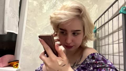 Snapshot of stacytrayler chatting on February 28, 2026, 8:32 pm Emma online show from February 28, 2026, 8:32 pm