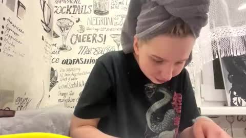 Snapshot of stacytrayler chatting on March 1, 2026, 8:11 pm Emma online show from March 1, 2026, 8:11 pm