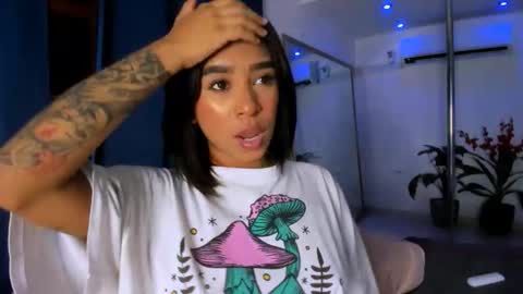 stan_blu online show from December 19, 2025, 5:53 pm