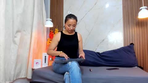 Snapshot of stangela_rivera chatting on March 6, 2026, 12:01 pm Angel Rivera online show from March 6, 2026, 12:01 pm