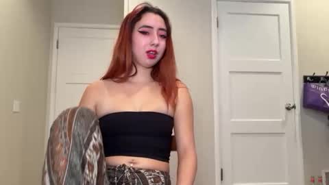 Snapshot of stara_dreams chatting on January 13, 2026, 5:29 pm Stara Winters online show from January 13, 2026, 5:29 pm