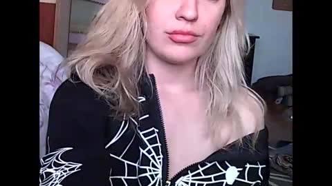 Snapshot of starlesseyes chatting on November 5, 2025, 12:27 pm starlesseyes online show from November 5, 2025, 12:27 pm