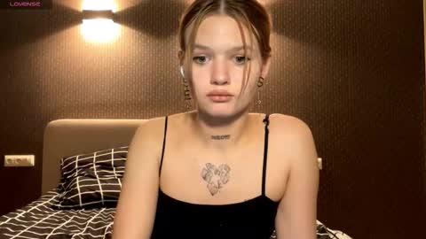 Snapshot of starlitsiren chatting on March 12, 2026, 8:37 pm starlitsiren online show from March 12, 2026, 8:37 pm