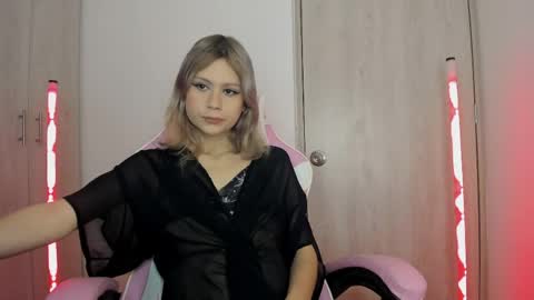 starmoonly online show from May 10, 2026, 11:32 pm