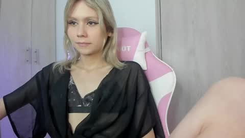 starmoonly online show from June 4, 2026, 11:44 pm