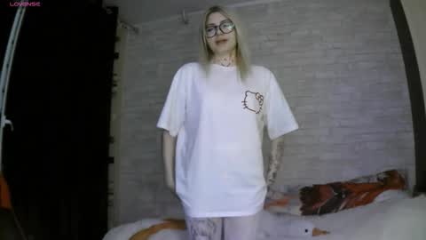 Snapshot of starremick chatting on October 9, 2025, 1:53 pm Katie online show from October 9, 2025, 1:53 pm
