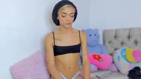 Snapshot of stassiebell chatting on December 7, 2024, 6:37 pm stassiebell online show from December 7, 2024, 6:37 pm
