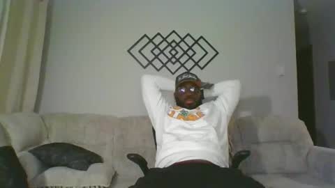 Snapshot of stayinalive1992 chatting on December 19, 2025, 4:19 am stayinalive1992 online show from December 19, 2025, 4:19 am