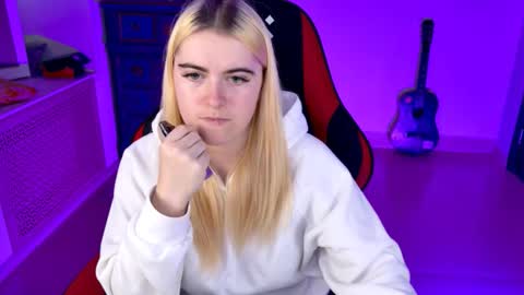 stef_nicks online show from September 15, 2025, 9:09 am