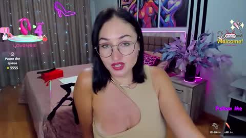Snapshot of stefanawinter chatting on October 4, 2025, 10:24 am StefanaWinter online show from October 4, 2025, 10:24 am