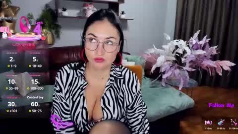 StefanaWinter online show from November 18, 2025, 5:12 am