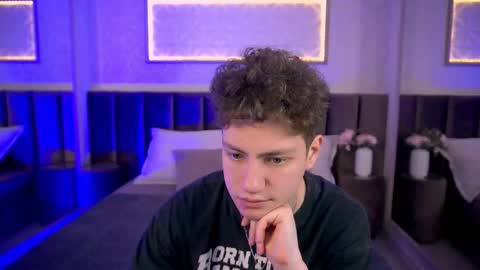 Snapshot of stefanbev chatting on February 15, 2026, 7:32 pm Esrefan online show from February 15, 2026, 7:32 pm