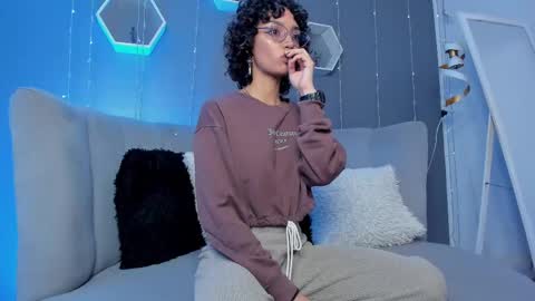 Snapshot of stefania_paz chatting on March 9, 2025, 3:32 am Stefania online show from March 9, 2025, 3:32 am
