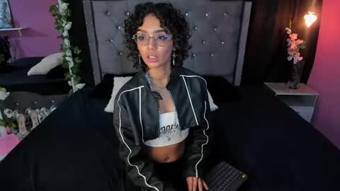 Snapshot of stefania_paz chatting on March 10, 2025, 3:34 am Stefania online show from March 10, 2025, 3:34 am