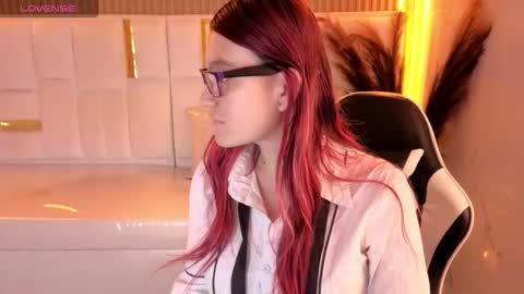 Snapshot of stefania_tp chatting on March 4, 2026, 12:33 pm Stefania tp 730am - 1400 pm online show from March 4, 2026, 12:33 pm