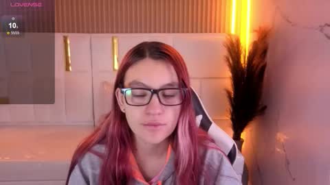 Snapshot of stefania_tp chatting on March 10, 2026, 12:43 pm Stefania tp 730am - 1400 pm online show from March 10, 2026, 12:43 pm