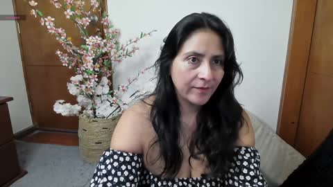 Snapshot of stefaniadiazz_ chatting on January 4, 2025, 11:22 am Stafania 3 online show from January 4, 2025, 11:22 am