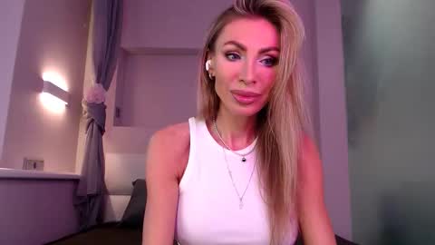 Snapshot of stefanie_eclipse chatting on February 12, 2026, 8:20 am stefanie_eclipse online show from February 12, 2026, 8:20 am
