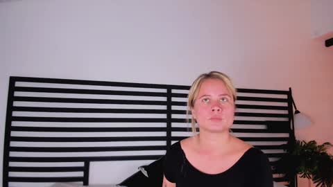 Stefanny   online show from February 4, 2025, 6:27 pm