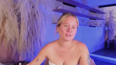 Stefanny   online show from February 27, 2025, 3:05 pm