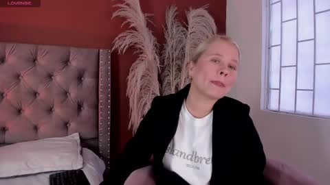 Stefanny   online show from January 7, 2026, 12:40 pm