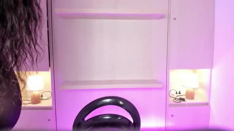 stefannyevans_ online show from March 10, 2026, 1:16 pm