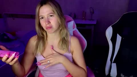 stefany_and_bettany online show from November 13, 2025, 11:42 am