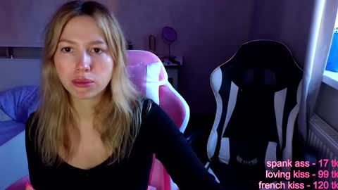 stefany_and_bettany online show from November 15, 2025, 10:45 am