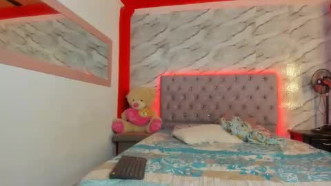 stefany_andruw online show from November 25, 2025, 2:33 am