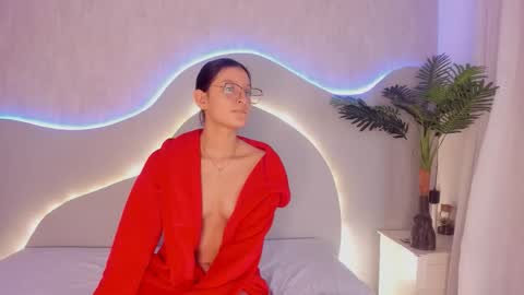 Stefany online show from October 19, 2025, 12:06 pm