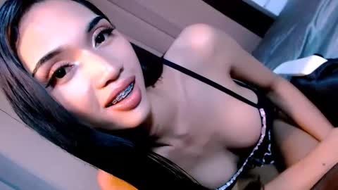 Snapshot of steffani_deluxe chatting on December 21, 2025, 10:17 pm STEF online show from December 21, 2025, 10:17 pm