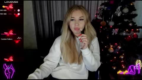 Snapshot of stella__cox chatting on December 19, 2025, 8:54 am Stella Cox online show from December 19, 2025, 8:54 am