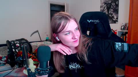 Snapshot of stella_and_carol chatting on December 3, 2024, 8:50 pm Diana online show from December 3, 2024, 8:50 pm