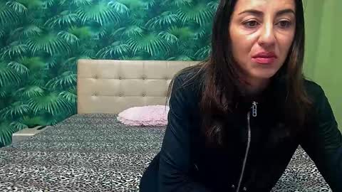 Snapshot of stella_john chatting on January 6, 2025, 5:52 am Stella John online show from January 6, 2025, 5:52 am