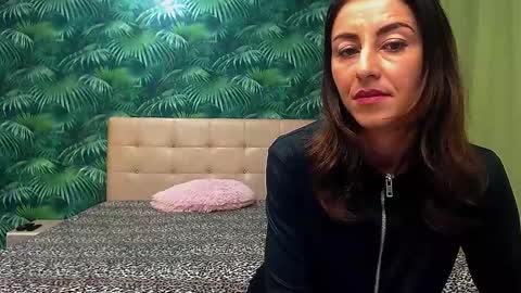 Snapshot of stella_john chatting on January 19, 2025, 5:26 am Stella John online show from January 19, 2025, 5:26 am