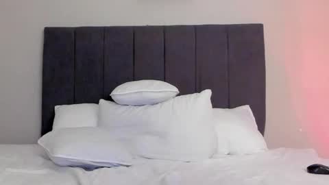 Snapshot of stella_luxury chatting on May 3, 2026, 12:33 pm Stella online show from May 3, 2026, 12:33 pm