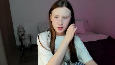 Snapshot of stella_sunny chatting on December 18, 2024, 1:23 pm stella_sunny online show from December 18, 2024, 1:23 pm