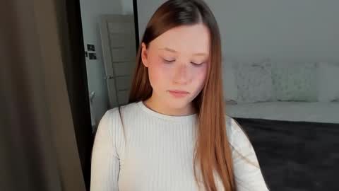 Snapshot of stella_sunny chatting on December 21, 2024, 5:40 pm stella_sunny online show from December 21, 2024, 5:40 pm
