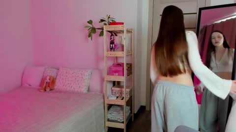 Snapshot of stella_sunny chatting on March 7, 2025, 11:07 am stella_sunny online show from March 7, 2025, 11:07 am