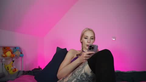 StellaCinderella online show from March 5, 2025, 2:23 pm