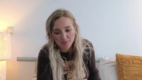 StellaFlowerPower online show from November 6, 2025, 2:29 pm