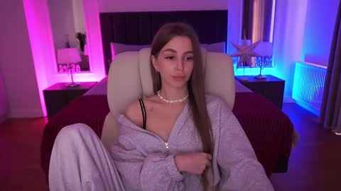 stellahoneywell online show from March 26, 2026, 7:25 am